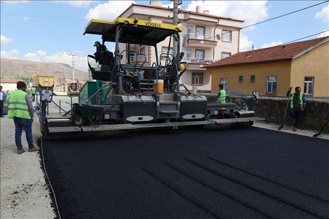 Merkez ve Hürriyet Mahallesine Sıcak Asfalt Çalışması Sürüyor