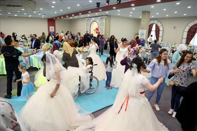 Özel gençlerden ?engelsiz defile?