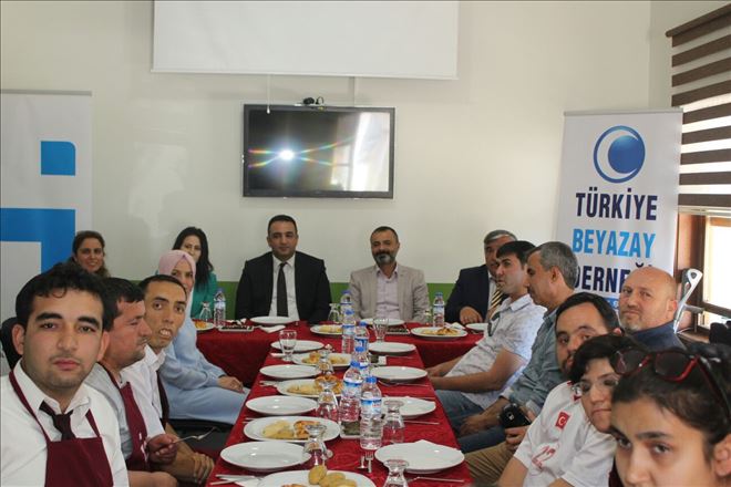 ?Engelsiz Servis? Projesiyle Profesyonel Garsonlar Yetişiyor.