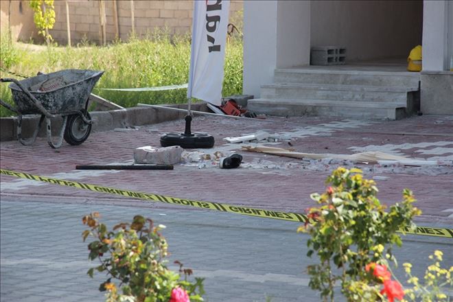 Aksaray´da İnşaattan Düşen Genç Ağır Yaralandı