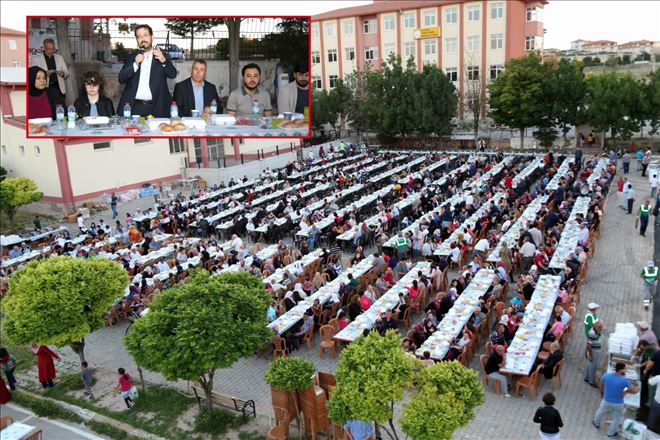 Yunus Emre Ve Cumhuriyet Mahallesinde 3 Bin Kişi İftarda Buluştu