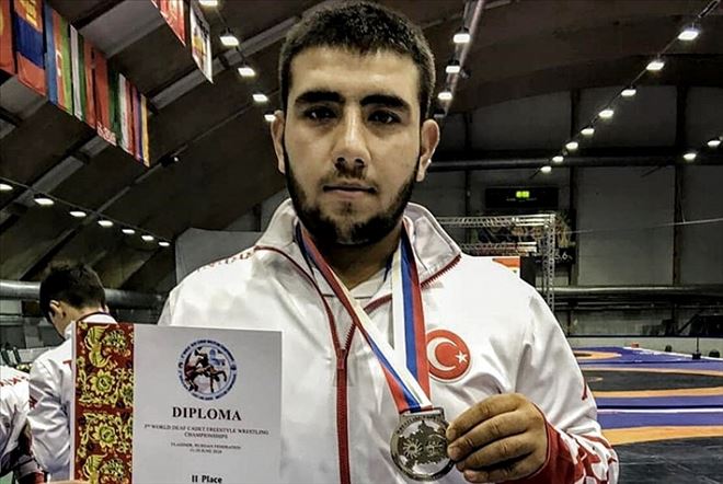 Güreşte Aksaraylı Genç Dünya 2.si Oldu