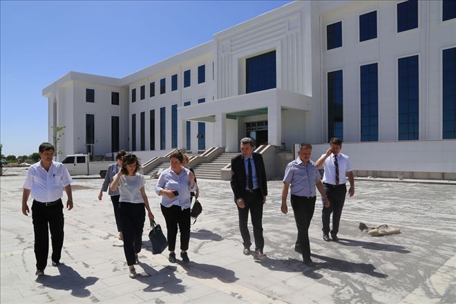 Uzman Heyet Çocuk Kütüphanesi İçin İncelemeler Yaptı 