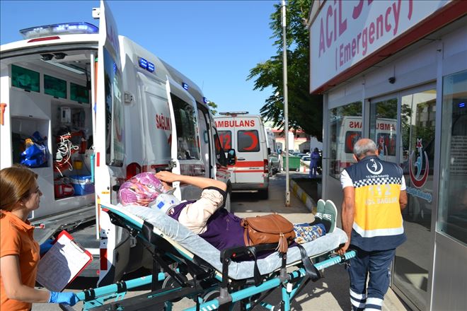 Aksaray´da işçi servisi ile TIR çarpıştı: 20 yaralı