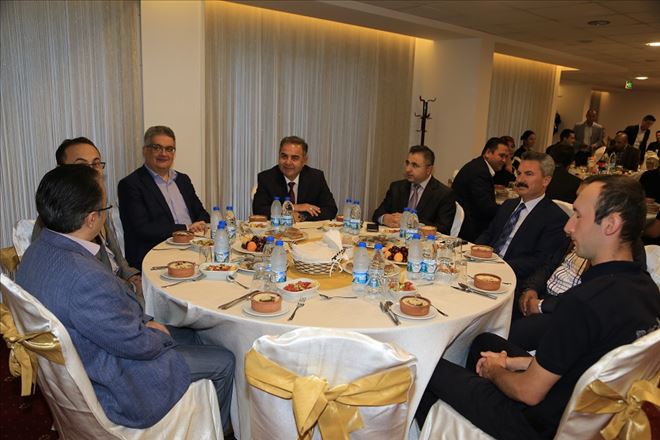 Vali Aykut Pekmez Şehit Önder GÜZEL Polis Meslek Eğitim Merkezi Müdürlüğü Çalışanlar ve Polis Adayları ile İftar Yaptı