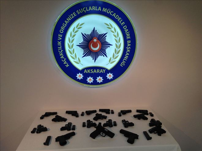 Aksaray´da Bir Otomobilde 19 Kaçak Tabanca Yakalandı