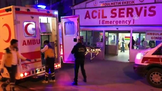Silahlı kavgada 1 ´i ağır 2 kişi yaralandı