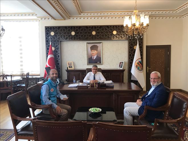 Aksaray Valisi Aykut Pekmez kurbanını TDV´ ye bağışladı