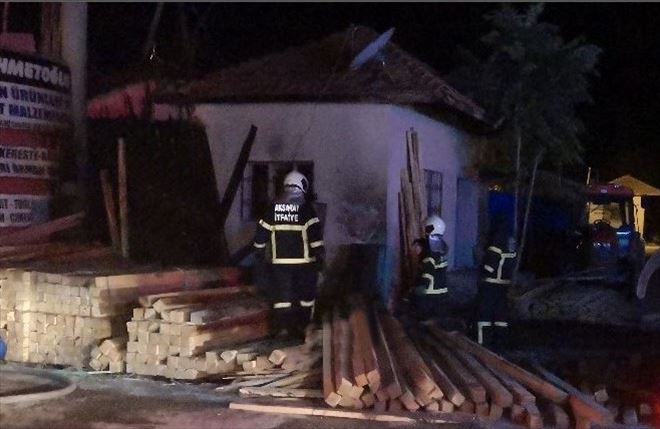 Aksaray´da Kereste Dükkanında Yangın Çıktı