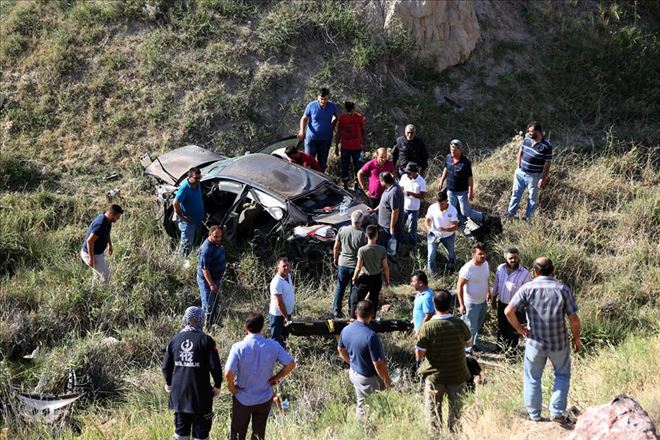Otomobil Şarampole Uçtu;2 Kişi Yaralandı.