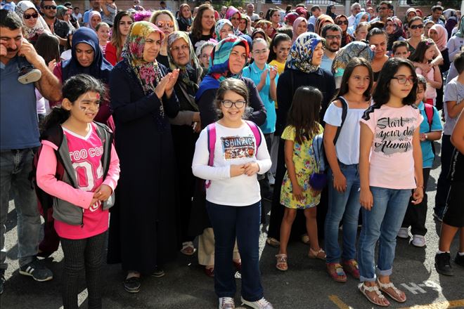 Öğrenciler, Yeni Okullarına Başladılar  
