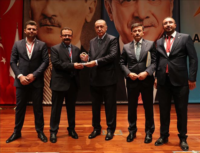 Muammer Gür Ödülünü Cumhurbaşkanı Erdoğan´dan Aldı