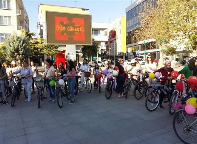 Süslü Kadınlar Bisiklet Turu Aksaray´da İlgi Gördü