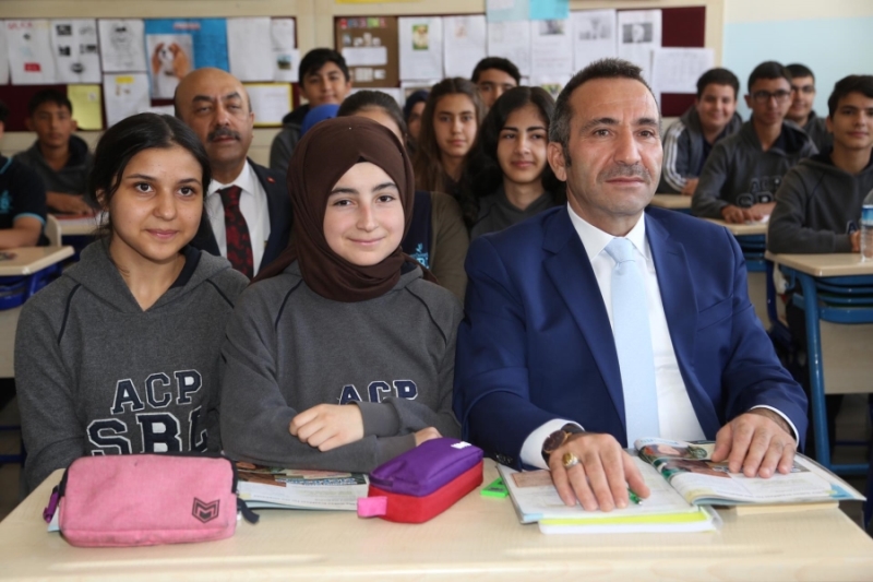 Aksaray Valisi Ali Mantı’dan öğrencilere anlamlı tavsiyeler