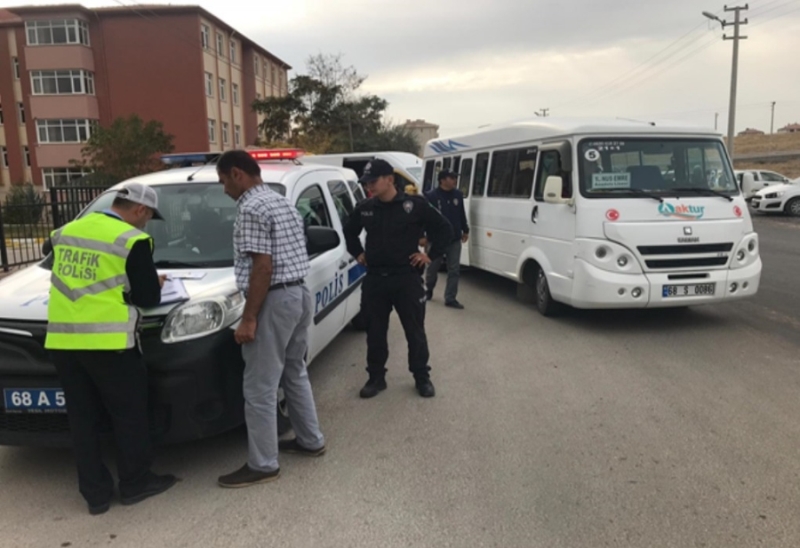 Aksaray Polisi okul çevresindeki iş yerlerinde denetim yaptı.