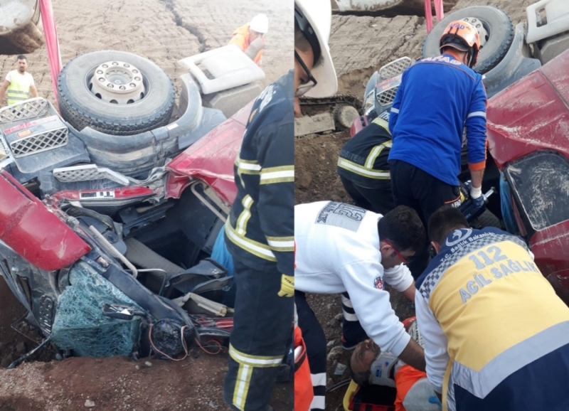 Bekarlar Köyü Yakınlarında Oto Yolda Çalışan Kamyon Devrildi 1 Kişi Ağır Yaralandı