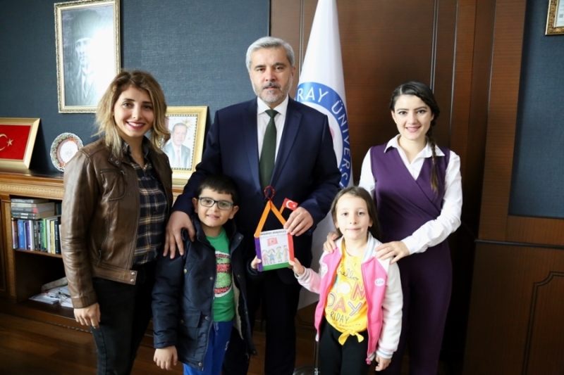 Şahin, Anaokulu Öğrencileriyle Mini Bir Anlaşma Yaptı 