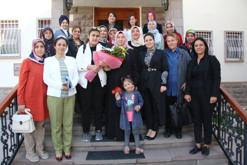 Engelli Derneklerinin kadın yöneticileri ve ailelerden Işıl Mantı Hanımefendi’ye ziyaret