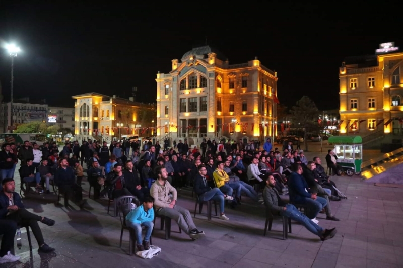 Milli Maçı 15 Temmuz Milli İrade Meydanında Dev Ekrandan İzlediler