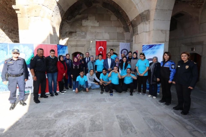 Vali Mantı Özel Çocukların Yağlı Boya Kursunu Ziyaret Etti