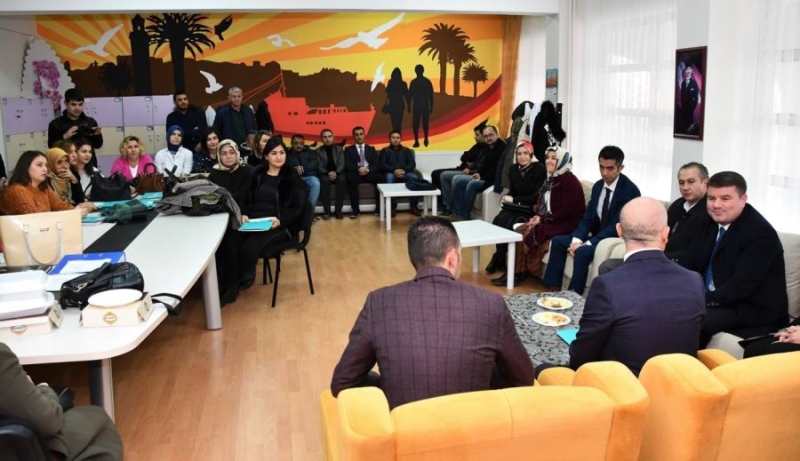 Belediye Başkanı Evren Dinçer Bayrak Törenine Katıldı