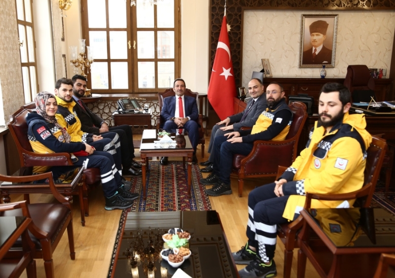 Vali Ali Mantı Tatbikatta Başarı Gösteren Ekibi Plaket İle Ödüllendirdi 