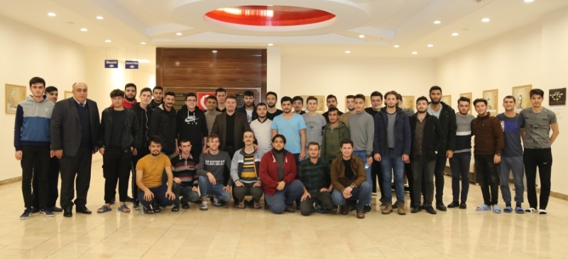Başkan  Evren Dinçer Üniversiteli Öğrencilerle Bir Araya Geldi