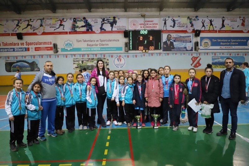 Hentbolda Yapılan Müsabakalar Sonucu Aksaray İl Şampiyonları Belli Oldu 