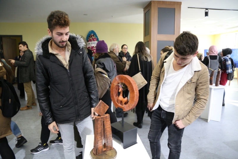 “Nöro Sanat Sergisi”nde resim, seramik ve halı-kilim-keçe eserleri beğeniye sunuldu.