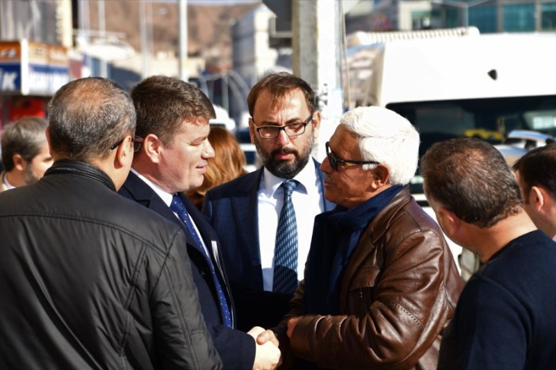 Başkan Dinçer Piri Mehmet Paşa Çarşısında Esnafları Ziyaret Etti