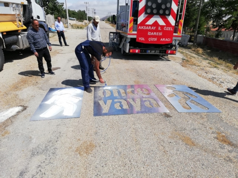 Köy Yollarındaki Trafik İşaret ve Levhaları Yenilendi.