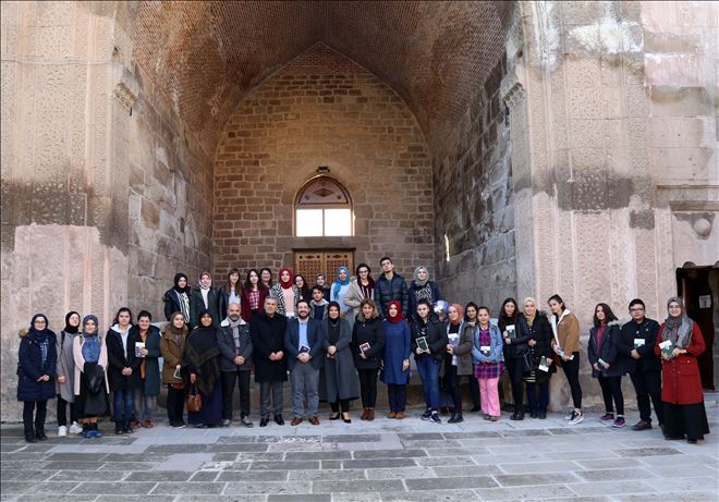 Başkan Yazgı Anadolu Mektebi Öğrencileri İle Bir Araya Geldi