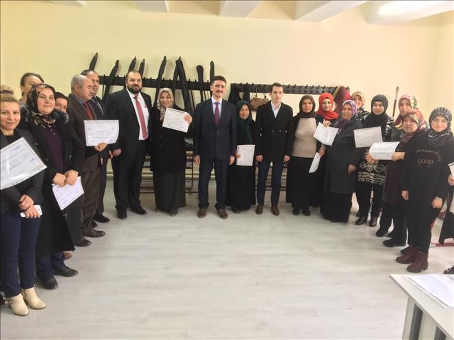 El Nakışçısı ve Aşçı Yardımcısı Kursiyerleri Sertifikalarını aldı 