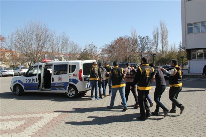 Yabancı uyruklu hırsızlar yakalandı.