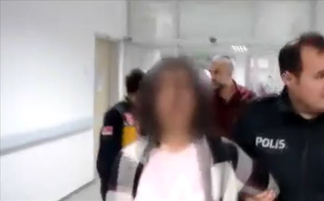 Öğretmen Erkek Arkadaşını Bıçaklayarak Rehine Aldı