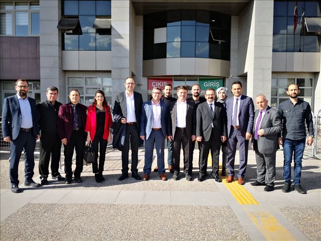 Makamlara Değil, Gönüllere Talibiz
