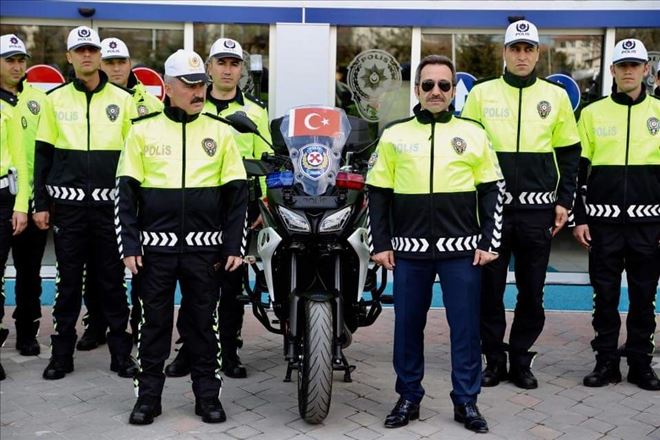 Yeni Kıyafetler Trafik Polislerine Yakıştı