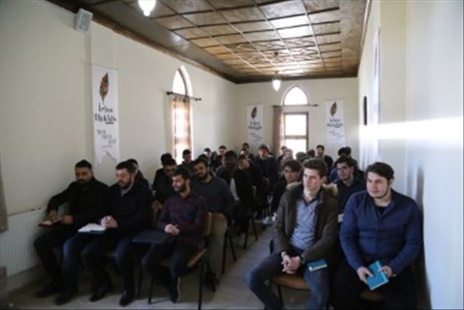 Mekân mı insanı inşa eder, insan mı mekânı?