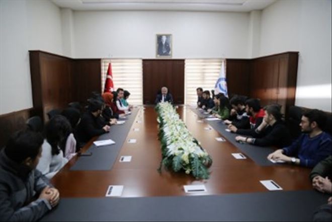 Şahin, Öğrenci Toplulukları Temsilcileriyle Buluştu 