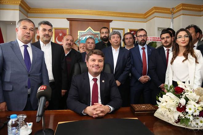 Evren Dinçer Belediye Başkanlığını Devraldı