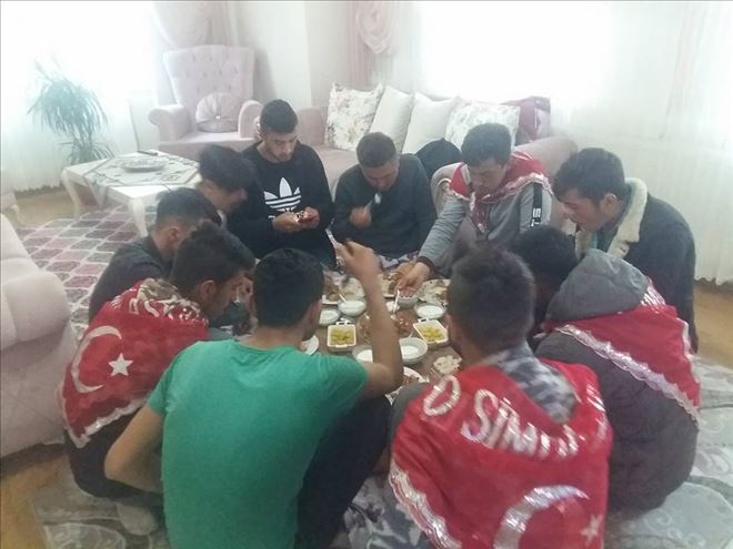 Asker Adaylarına Yemek Verdiler 