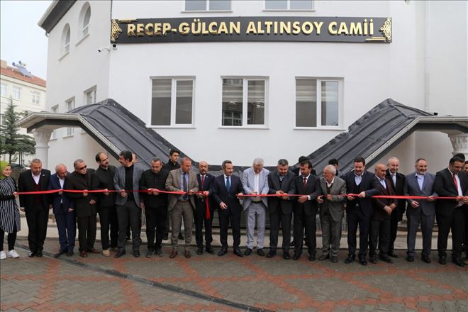 Hayırsever katkısı ile yaptırılan cami düzenlenen törenle açıldı