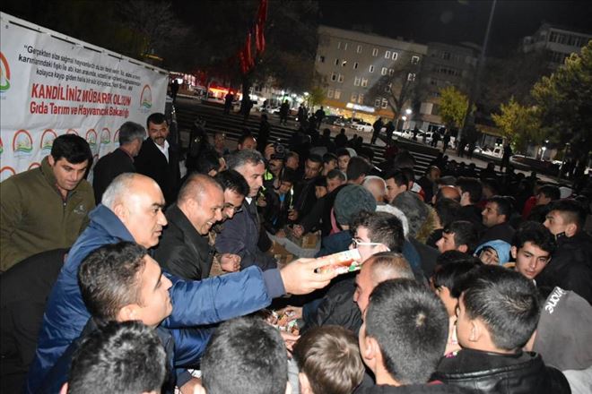 Tarım Müdürlüğü Berat Gecesinde Süt Dağıttı