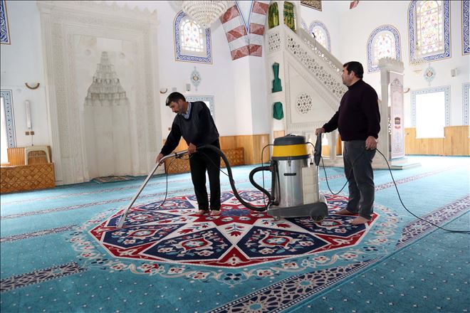CAMİLERDE TEMİZLİK ÇALIŞMASI BAŞLADI