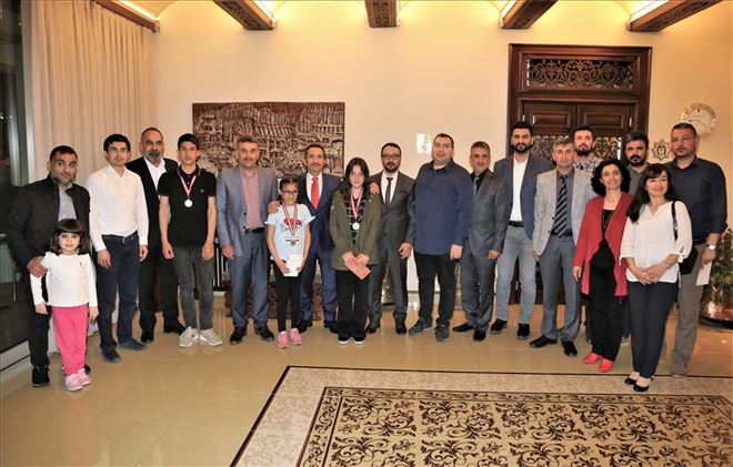Vali Ali Mantı Huzurevi Sakinleri ve Koruyucu Ailelerle İftar Sofrasında Buluştu