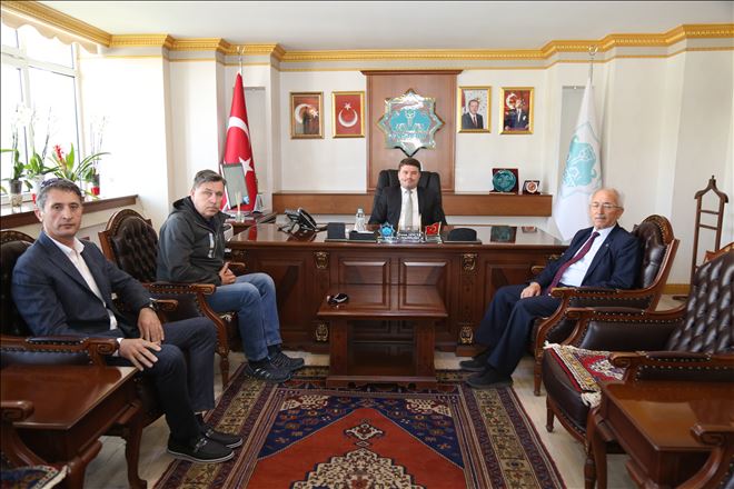Yamaç Paraşütünde Söz Sahibi Olan Başkanlar Belediye Başkanı Dinçer´i Ziyaret Etti