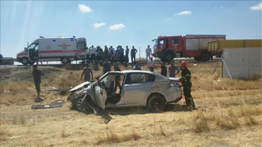 Yoldan Çıkan Araç Takla Attı 2 Kişi Yaralandı