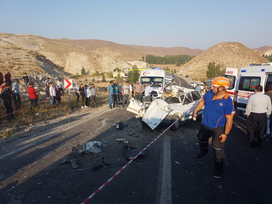 Aksaray Sevinçli Yolunda Kaza;2 ölü 3 Yaralı
