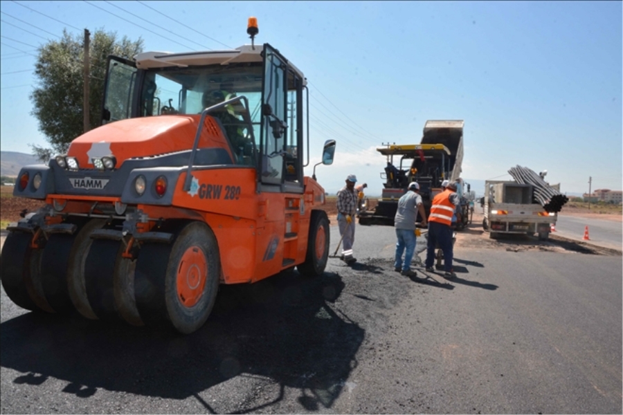 Yollara 4 Ayda 44 Bin Ton Sıcak asfalt Serildi