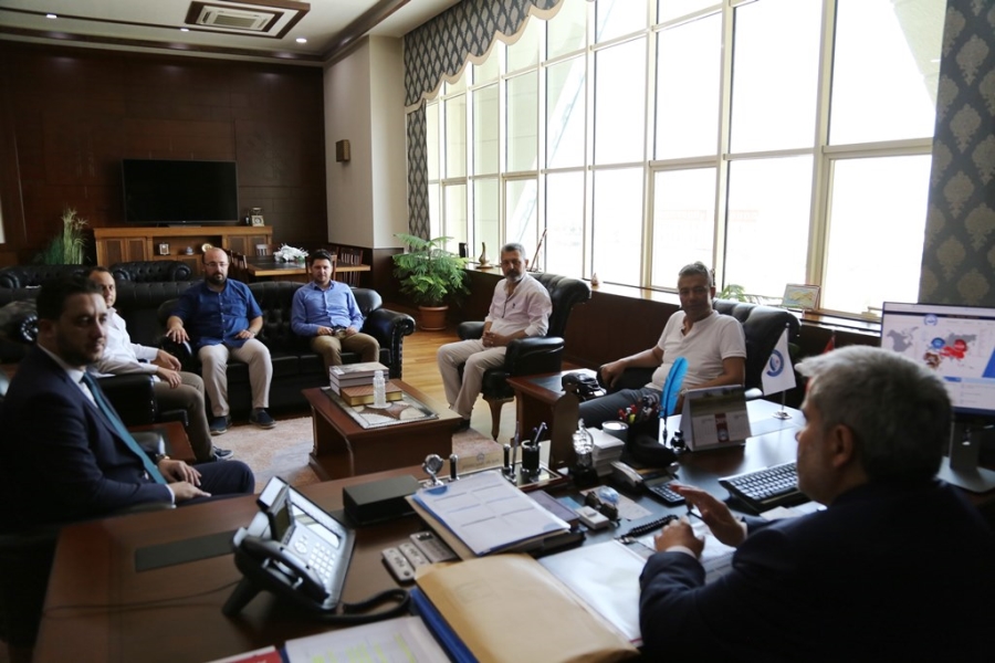 AKMÜB, Kampüse 15 Kamyon Toprak Bağışladı 